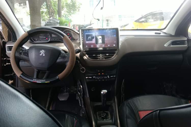 Used Peugeot 2008 2014 1.6L Automatic Fashion Edition Center Console