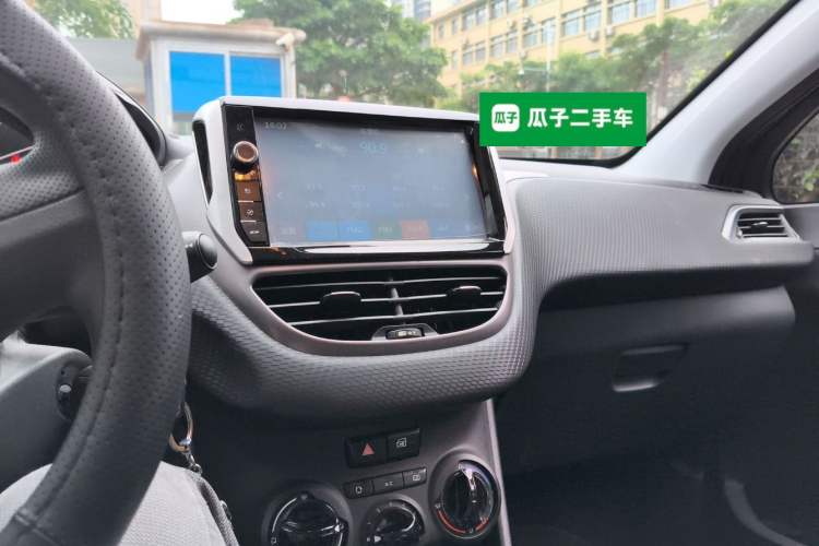 Used Peugeot 2008 2014 1.6L Automatic Trend Edition Center Console