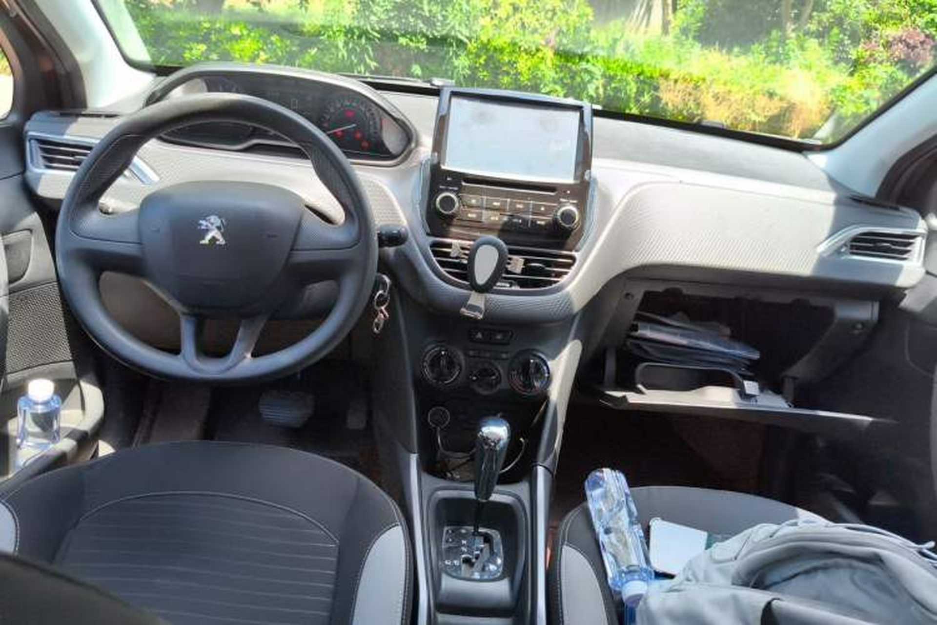 Used Peugeot 2008 2014 1.6L Automatic Trend Edition Center Console