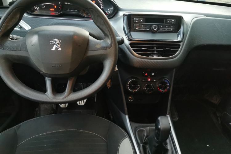 Used Peugeot 2008 2014 1.6L Manual Trend Edition Center Console