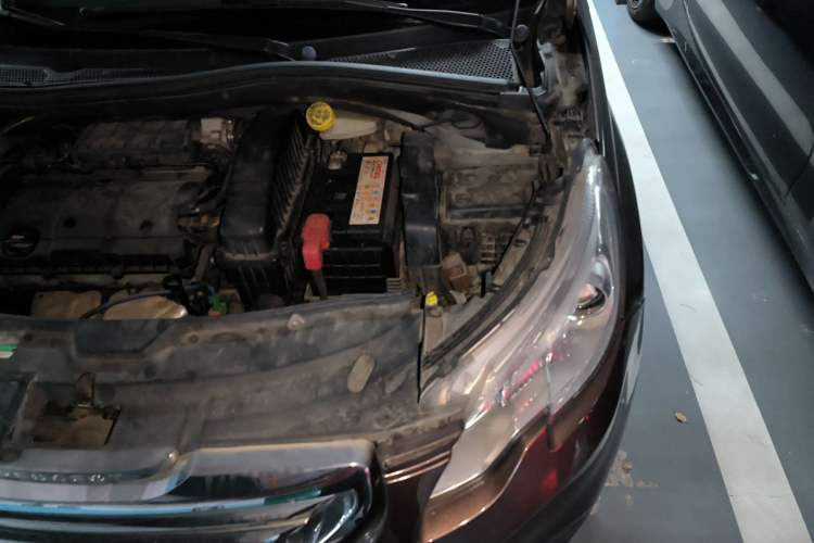 Used Peugeot 2008 2014 1.6L Automatic Navigation Edition Engine Bay Left