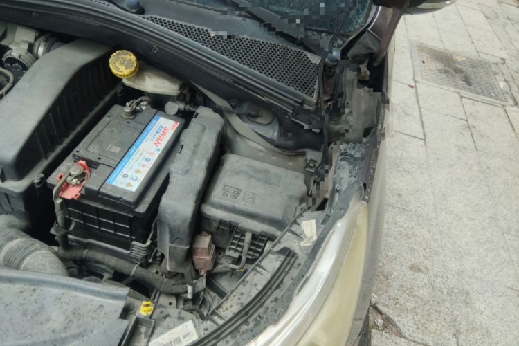 Used Peugeot 2008 2014 1.6L Automatic Navigation Edition Engine Bay Left