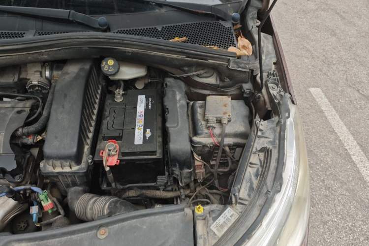 Used Peugeot 2008 2014 1.6L Automatic Navigation Edition Engine Bay Left