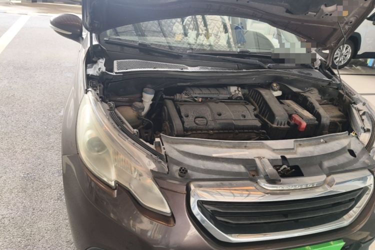 Used Peugeot 2008 2014 1.6L Automatic Trend Edition Engine Bay Right