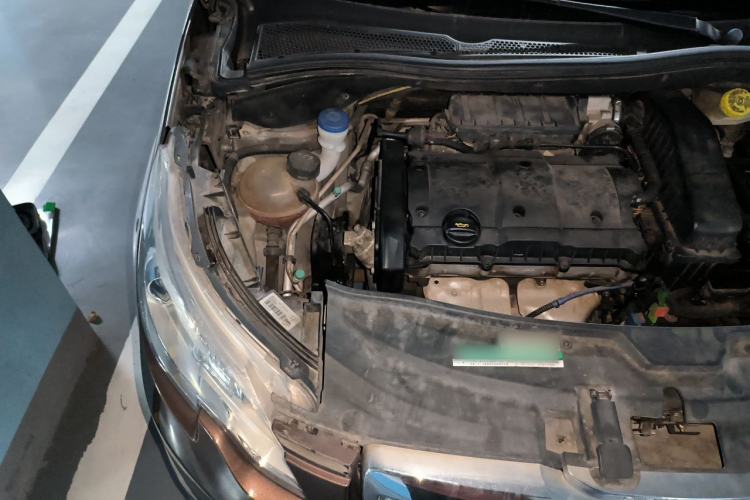 Used Peugeot 2008 2014 1.6L Automatic Navigation Edition Engine Bay Right