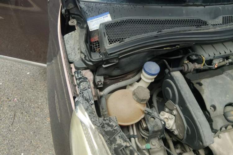 Used Peugeot 2008 2014 1.6L Automatic Navigation Edition Engine Bay Right