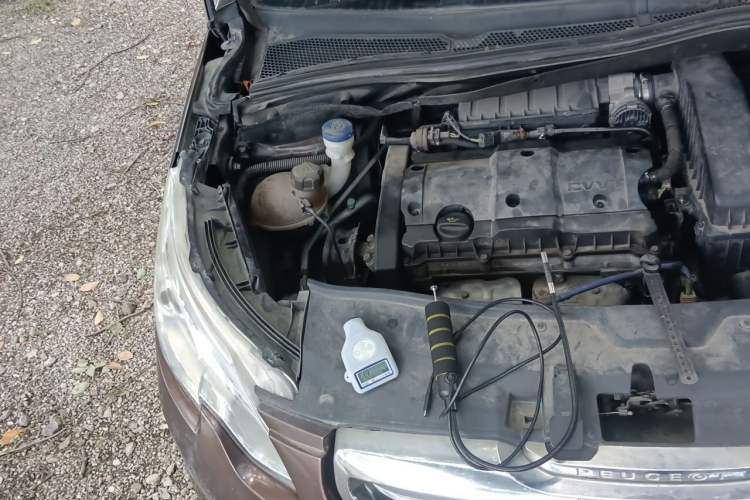 Used Peugeot 2008 2014 1.6L Automatic Fashion Edition Engine Bay Right