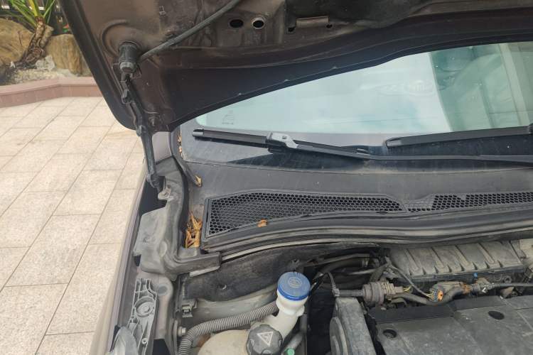 Used Peugeot 2008 2014 1.6L Automatic Trend Edition Engine Bay Right