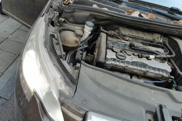 Used Peugeot 2008 2014 1.6L Manual Trend Edition Engine Bay Right