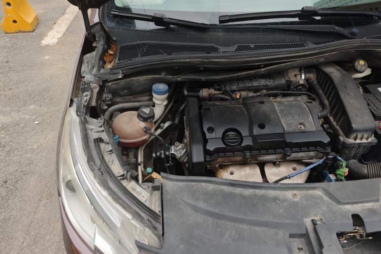 Used Peugeot 2008 2014 1.6L Automatic Navigation Edition Engine Bay Right