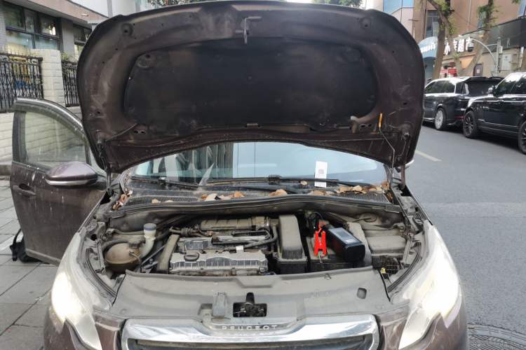 Used Peugeot 2008 2014 1.6L Manual Trend Edition Engine Bay