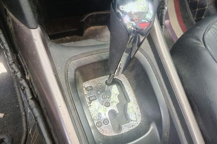 Used Peugeot 2008 2014 1.6L Automatic Fashion Edition Gear Lever