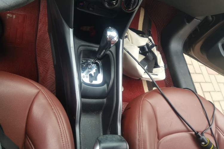 Used Peugeot 2008 2014 1.6L Automatic Trend Edition Gear Lever