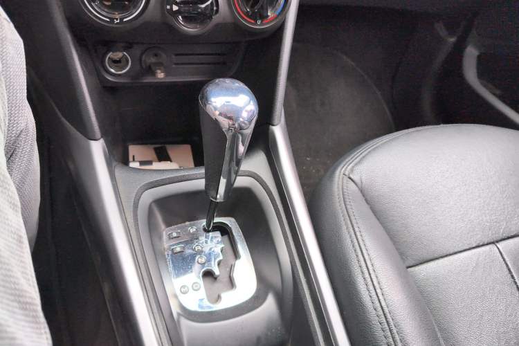 Used Peugeot 2008 2014 1.6L Automatic Trend Edition Gear Lever