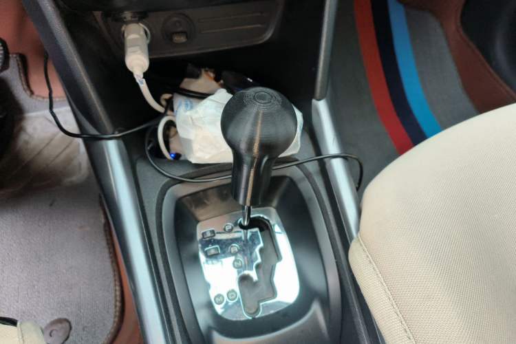 Used Peugeot 2008 2014 1.6L Automatic Trend Edition Gear Lever