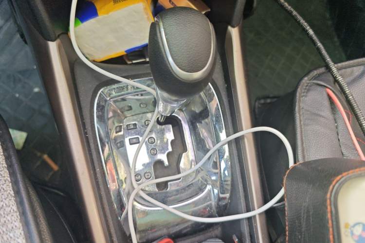 Used Peugeot 2008 2014 1.6L Automatic Navigation Edition Gear Lever