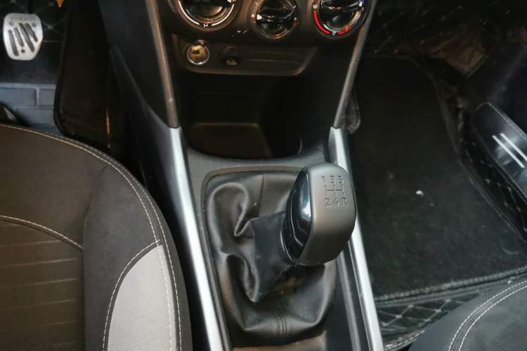 Used Peugeot 2008 2014 1.6L Manual Trend Edition Gear Lever