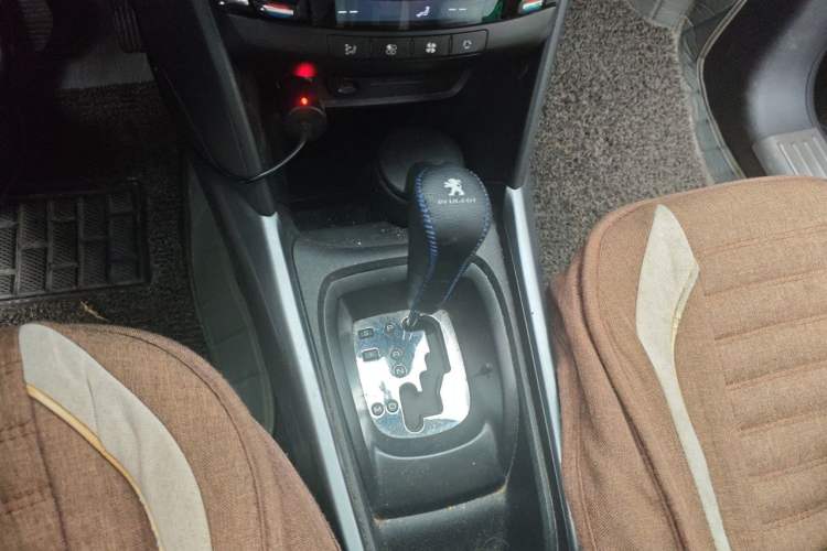 Used Peugeot 2008 2014 1.6L Automatic Navigation Edition Gear Lever