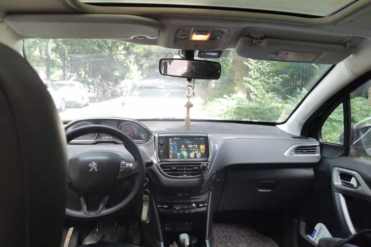 Used Peugeot 2008 2014 1.6L Manual Fashion Edition Headliner