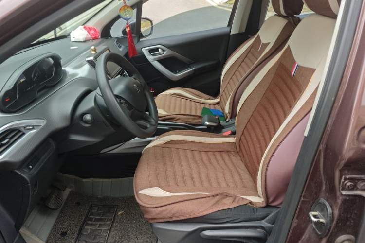 Used Peugeot 2008 2014 1.6L Automatic Navigation Edition Interior 4