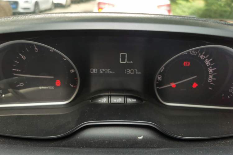 Used Peugeot 2008 2014 1.6L Manual Fashion Edition Odometer Close Up