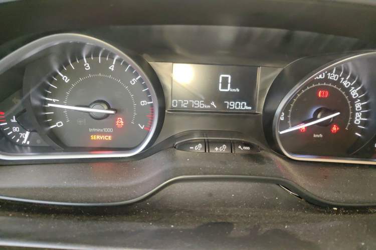 Used Peugeot 2008 2014 1.6L Manual Fashion Edition Odometer Close Up