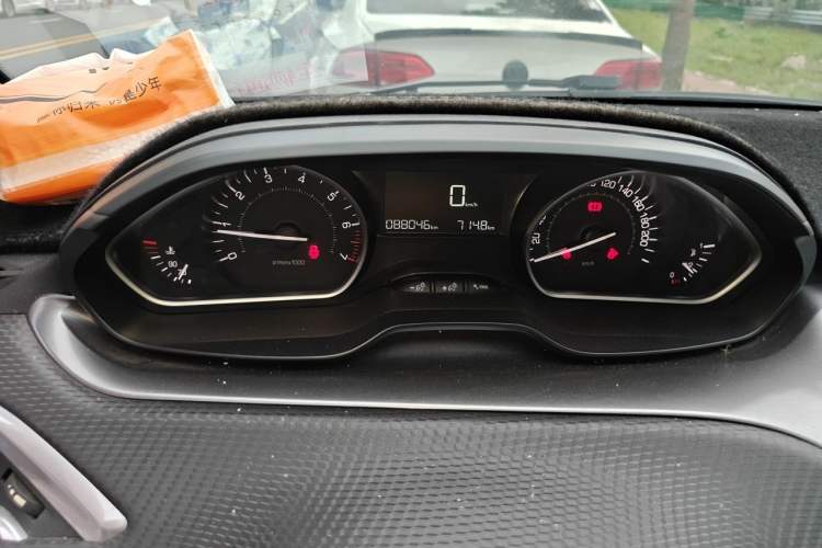 Used Peugeot 2008 2014 1.6L Manual Fashion Edition Odometer Close Up