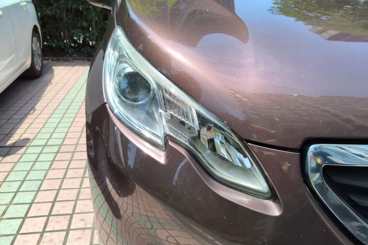Used Peugeot 2008 2014 1.6L Automatic Trend Edition Right Front Headlight