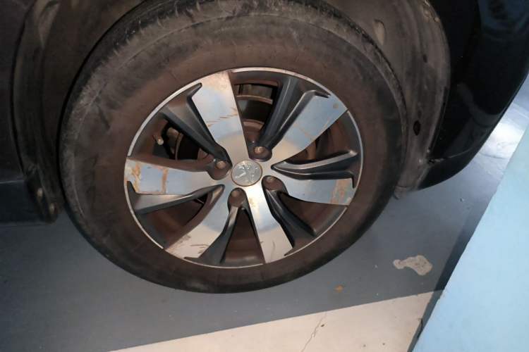 Used Peugeot 2008 2014 1.6L Automatic Navigation Edition Right Front Wheel Hub
