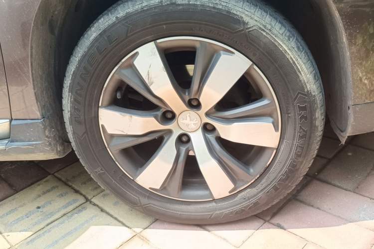 Used Peugeot 2008 2014 1.6L Automatic Navigation Edition Right Front Wheel Hub