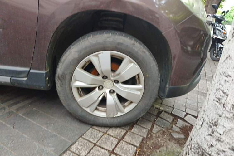Used Peugeot 2008 2014 1.6L Manual Fashion Edition Right Front Wheel Hub
