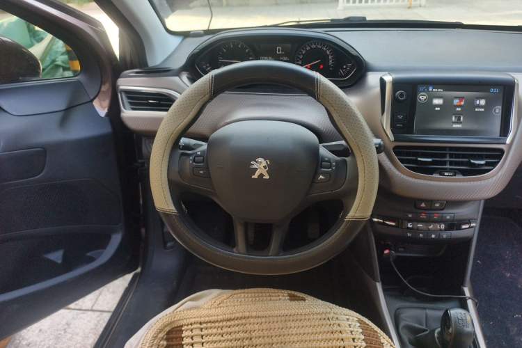 Used Peugeot 2008 2014 1.6L Manual Fashion Edition Steering Wheel