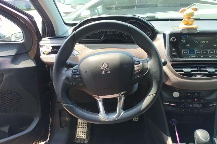 Used Peugeot 2008 2014 1.6L Automatic Fashion Edition Steering Wheel