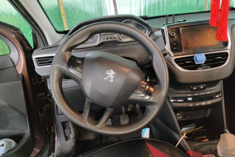 Used Peugeot 2008 2014 1.6L Manual Fashion Edition Steering Wheel