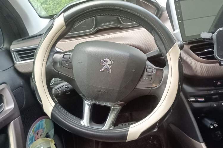 Used Peugeot 2008 2014 1.6L Automatic Navigation Edition Steering Wheel