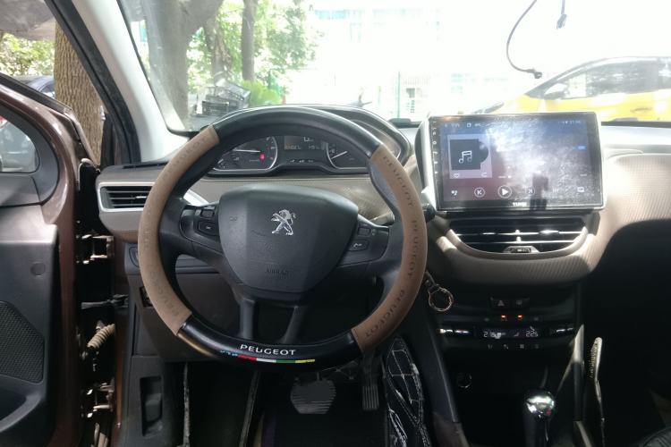 Used Peugeot 2008 2014 1.6L Automatic Fashion Edition Steering Wheel