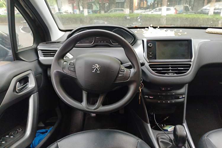 Used Peugeot 2008 2014 1.6L Manual Fashion Edition Steering Wheel