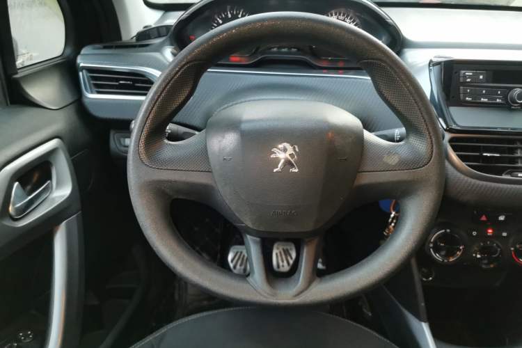 Used Peugeot 2008 2014 1.6L Manual Trend Edition Steering Wheel