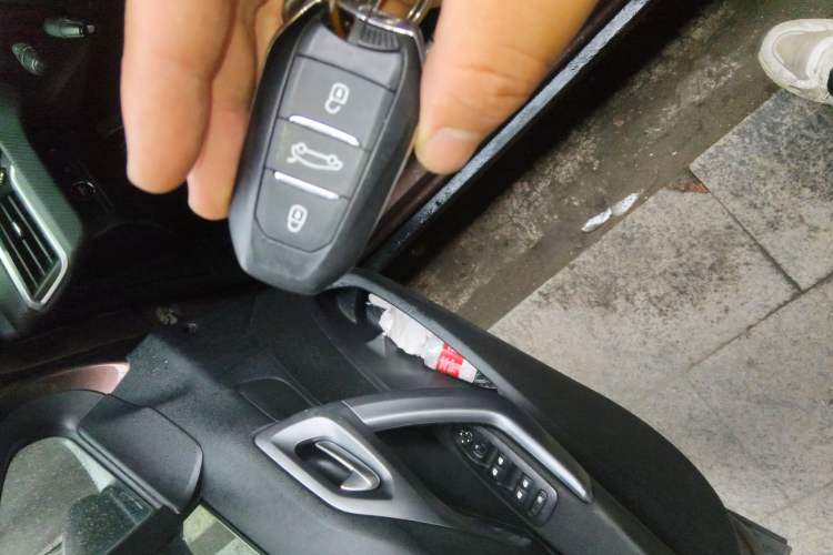 Used Peugeot 2008 2014 1.6L Automatic Navigation Edition Vehicle Key