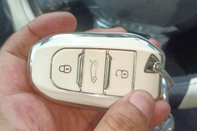 Used Peugeot 2008 2014 1.6L Automatic Navigation Edition Vehicle Key