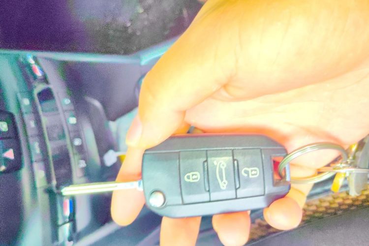 Used Peugeot 2008 2014 1.6L Automatic Fashion Edition Vehicle Key