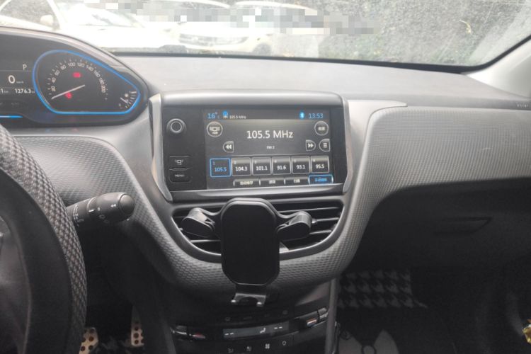 Used Peugeot 2008 2014 1.6L Automatic Navigation Edition Audio And AC Panel