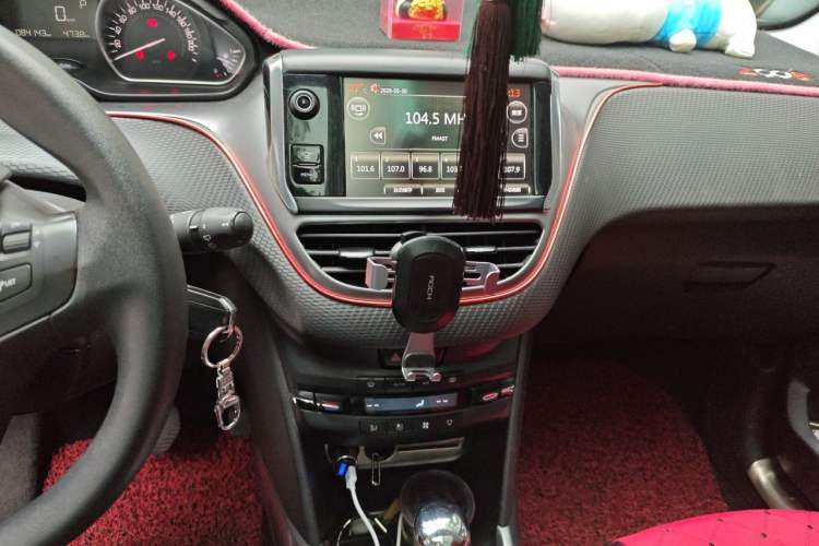 Used Peugeot 2008 2014 1.6L Automatic Fashion Edition Audio And AC Panel
