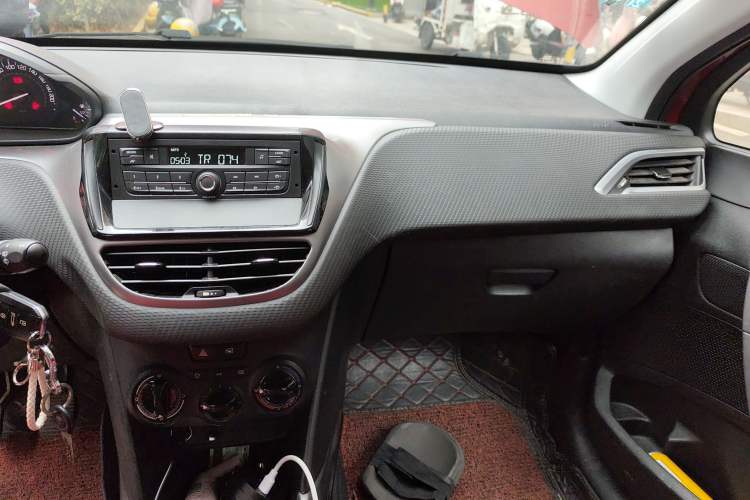 Used Peugeot 2008 2014 1.6L Manual Trend Edition Audio And AC Panel