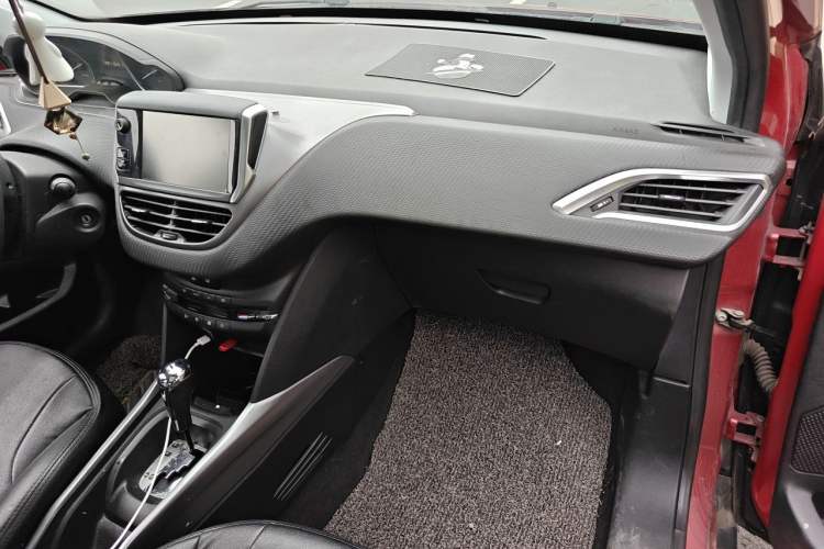 Used Peugeot 2008 2014 1.6L Automatic Fashion Edition Audio And AC Panel