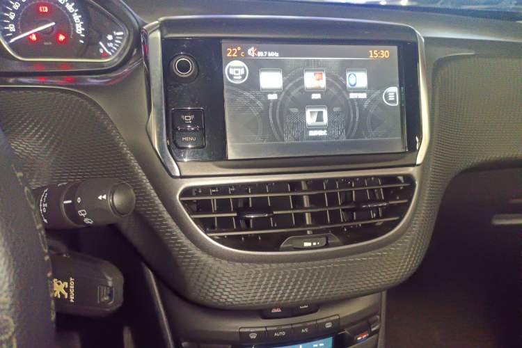 Used Peugeot 2008 2014 1.6L Automatic Fashion Edition Audio And AC Panel