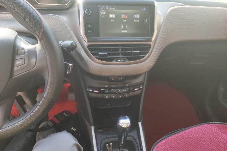 Used Peugeot 2008 2014 1.6L Automatic Fashion Edition Audio And AC Panel