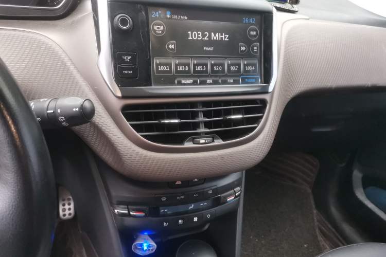 Used Peugeot 2008 2014 1.6L Automatic Navigation Edition Audio And AC Panel