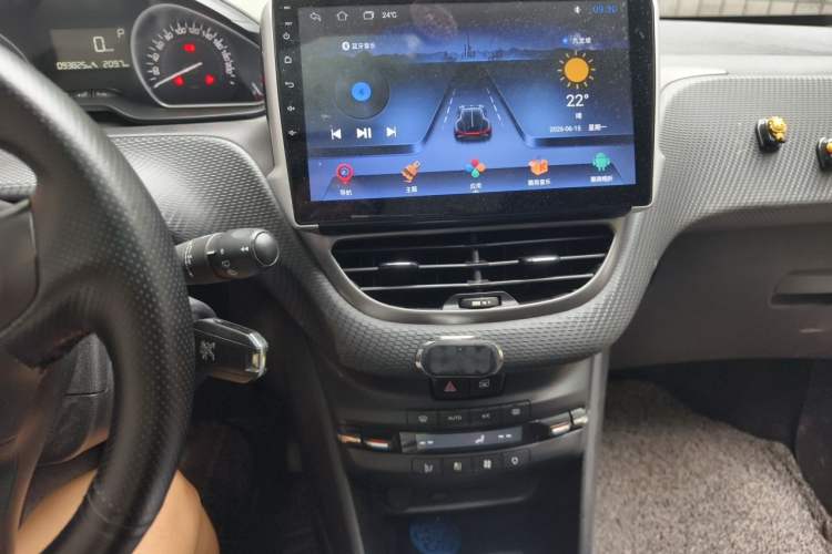 Used Peugeot 2008 2014 1.6L Automatic Fashion Edition Audio And AC Panel