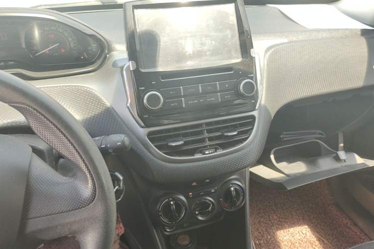 Used Peugeot 2008 2014 1.6L Manual Trend Edition Audio And AC Panel